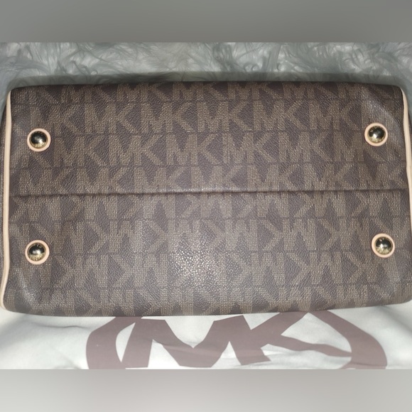 MICHAEL KORS Bundle Handbag Large Brown with Tan Leather Straps and Wristlet - Picture 6 of 8